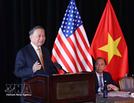 Top leader meets Vietnamese experts and intellectuals in U.S.